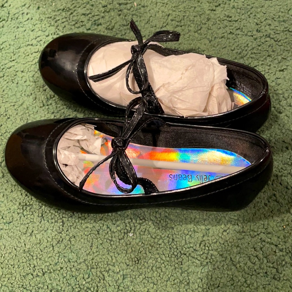 Girls cute black shoe with strap, size 12.
